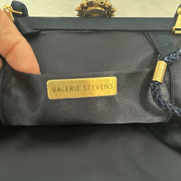 Valerie Stevens Black Crossbody Bag - Picture 2 of 10